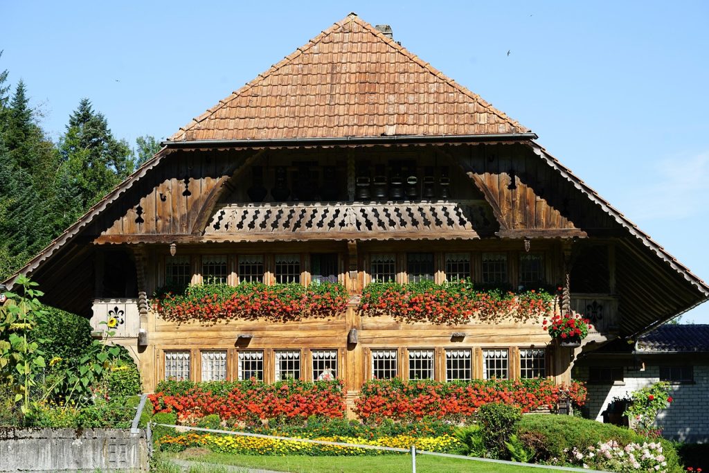 ferme, maison, imeuble, ründihaus, ründi, bardage en bois, pignon de maison, ründimantel, ründihimmel, multicolore, coloré, architecture, suisse, emmental, inner zimmertsey, zimmertsey, inner zimmerzei, zimmerzei, inner zimmertsei, zimmertsei