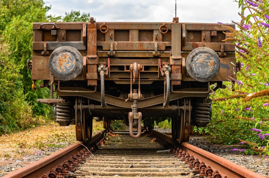wagon, des biens, transport, rails, transport de marchandises, rail, chemin de fer, piste, lit de piste, transport ferroviaire, wagons de marchandises, éteint, bardage, mis au rebut